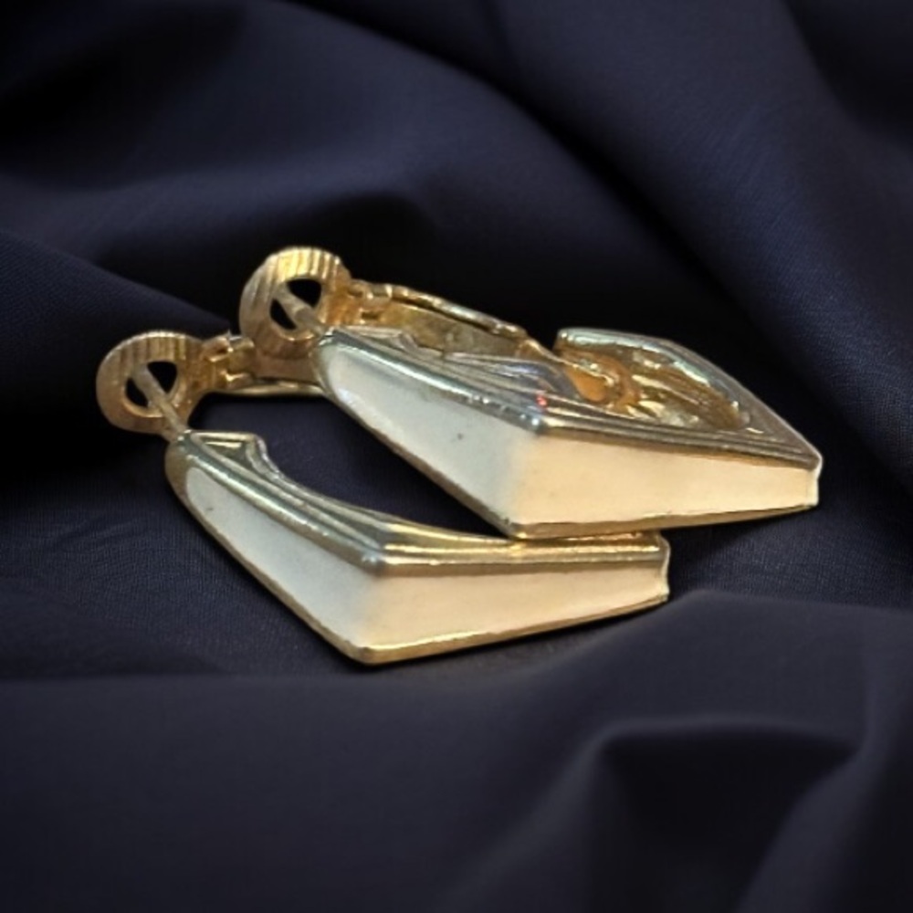 Vintage Goldette cream enamel pointed hoop earrings
